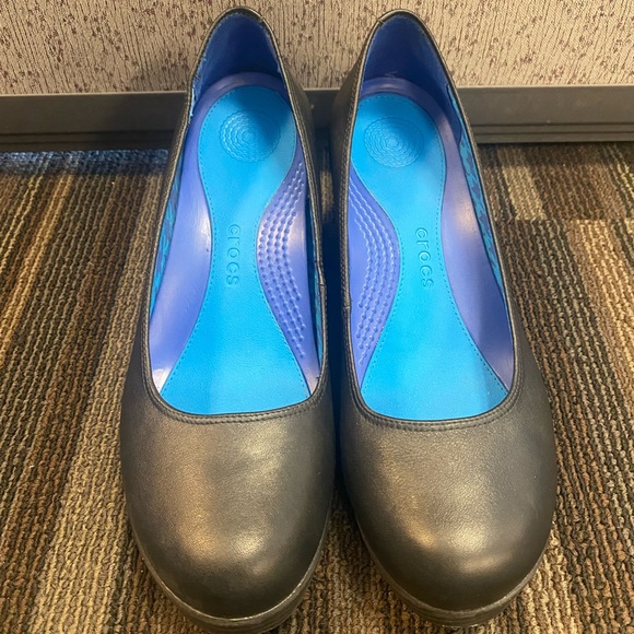 CROCS A-LEIGH closed Toe Wedge Black Leather Slip On Heel Shoe; Women’s Size 9 - Picture 2 of 8